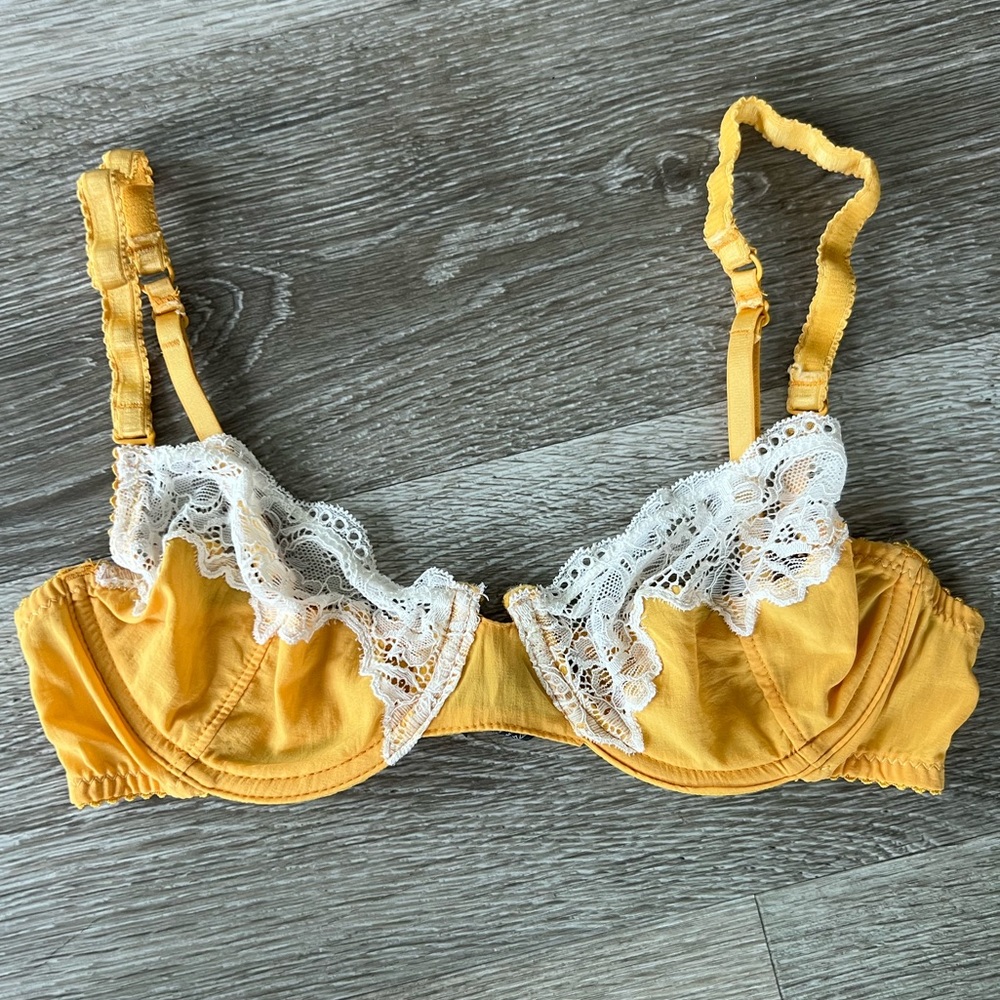 urban outfitters bra top